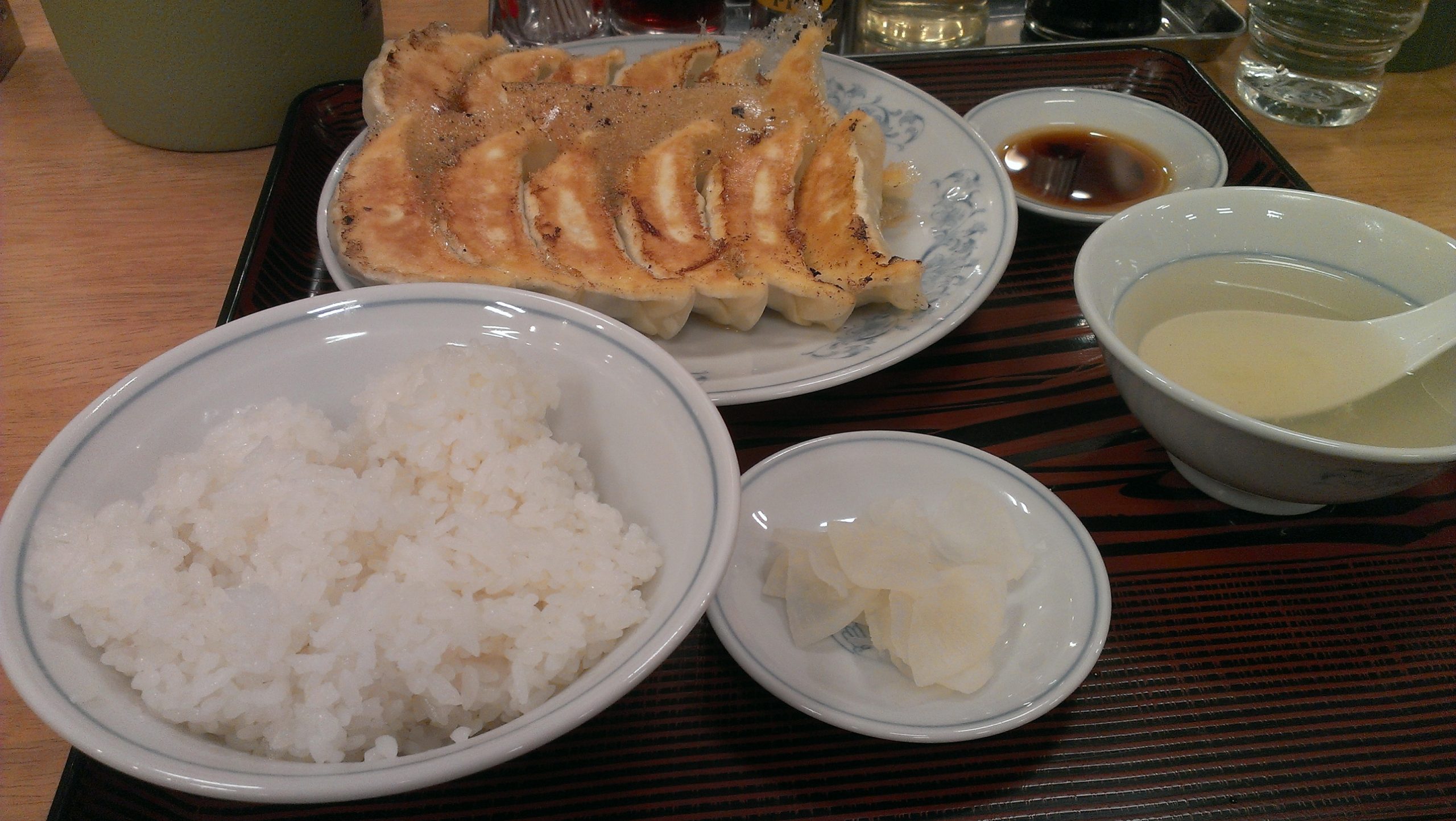 美味しくて安い餃子屋さん – やっぱり日本だ〜